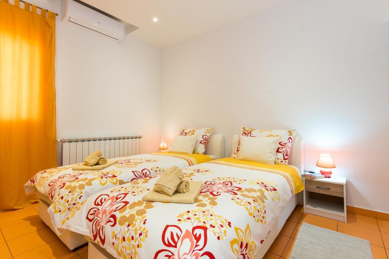 Guest House Slatki Snovi Книн Экстерьер фото