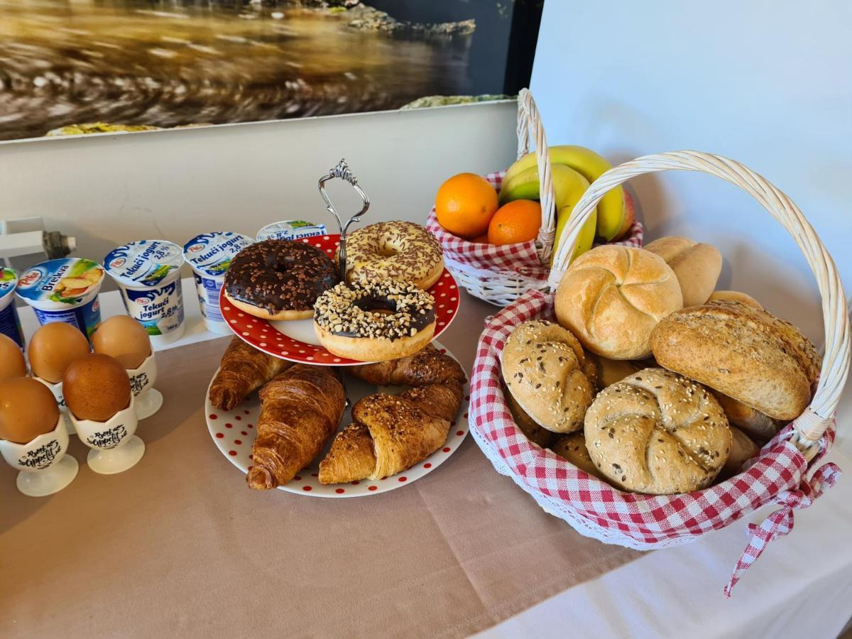 Guest House Slatki Snovi Книн Экстерьер фото