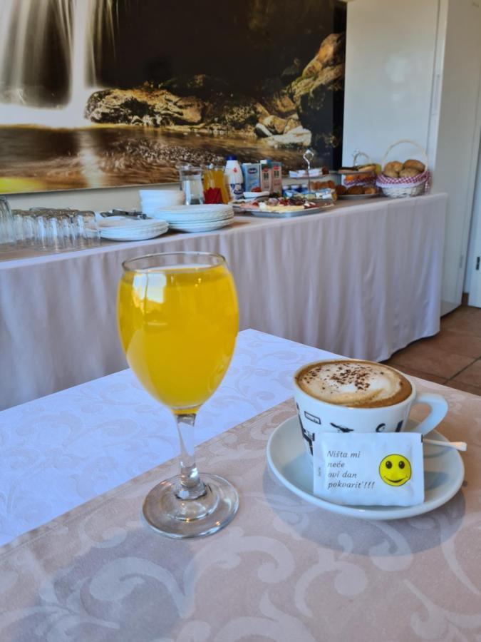Guest House Slatki Snovi Книн Экстерьер фото