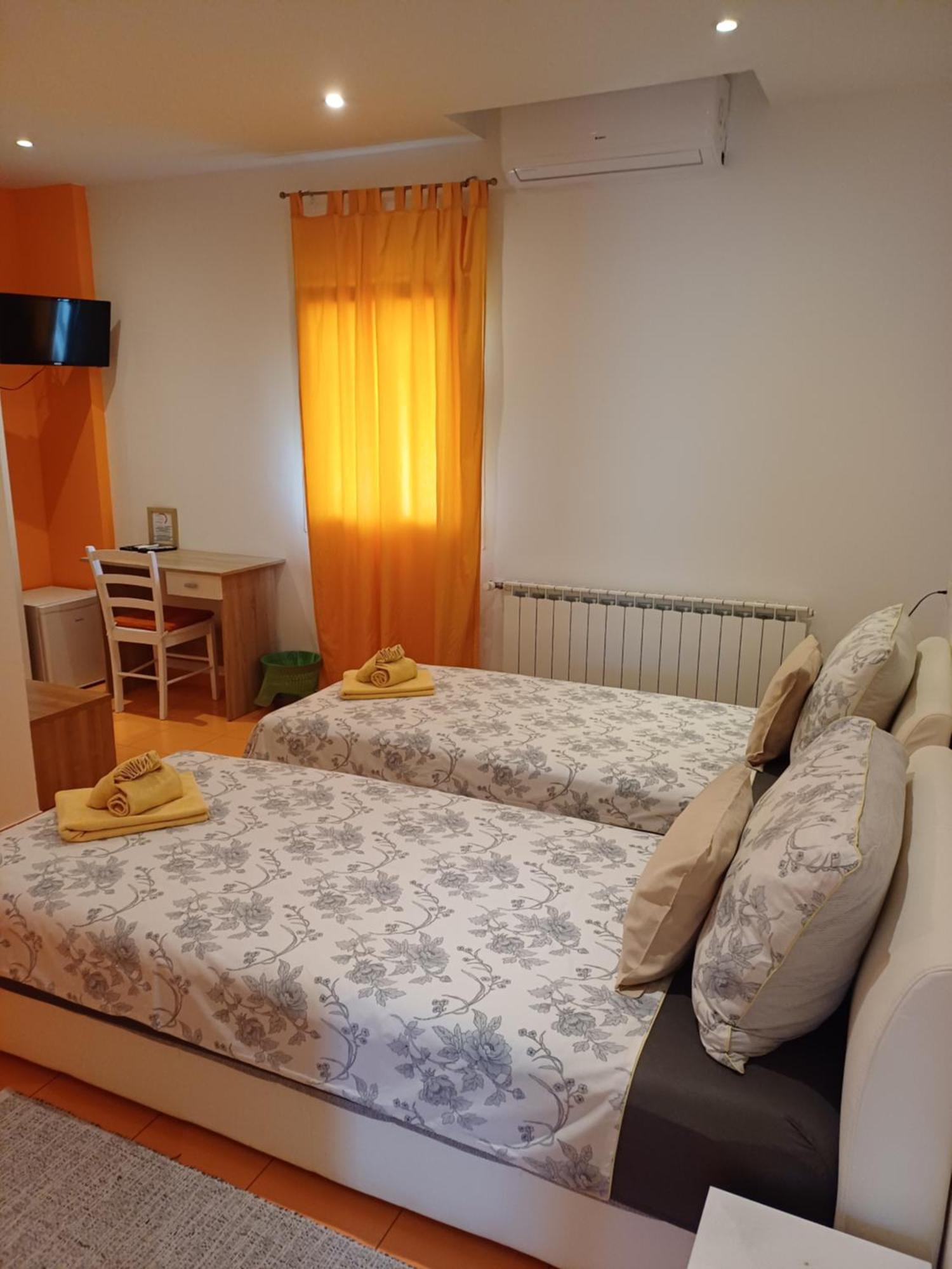 Guest House Slatki Snovi Книн Экстерьер фото